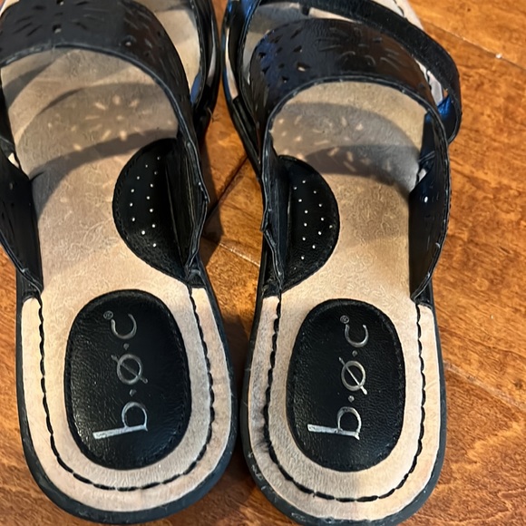 Boc Born Womens slip on sandals black approximate size 7.5 - Picture 9 of 13